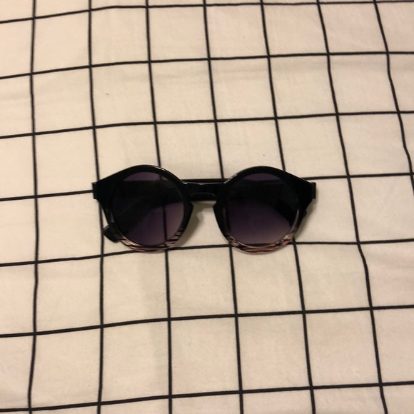 SUNGLASSES! - Picture 1 of 1